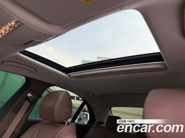 Mercedes-Benz E-Class 2017 — photo 16