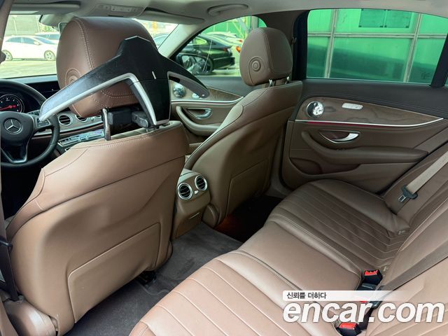 Mercedes-Benz E-Class 2017 — photo 17