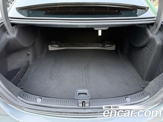 Mercedes-Benz E-Class 2017 — photo 20