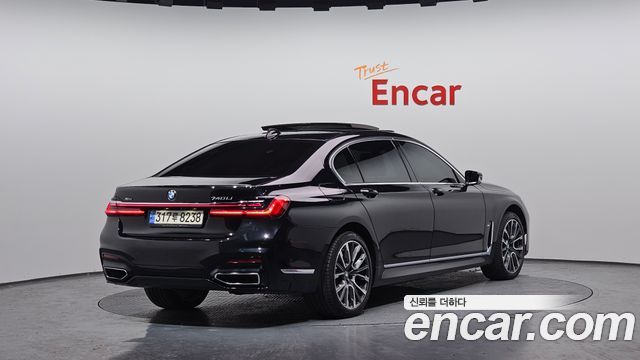 BMW 7-Series 2021 — photo 2