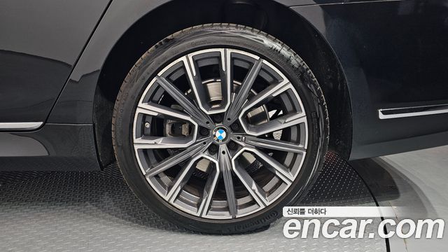 BMW 7-Series 2021 — photo 5