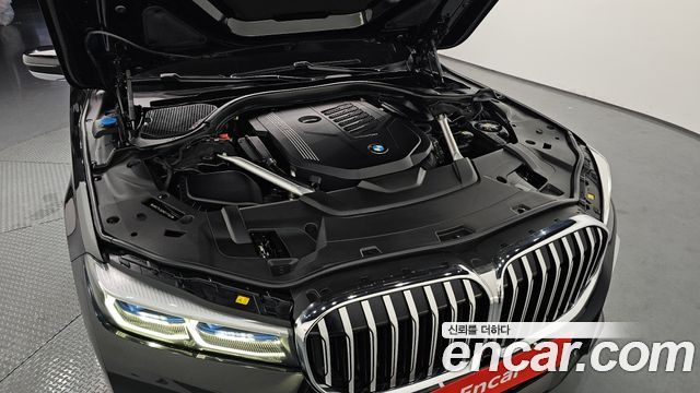 BMW 7-Series 2021 — photo 6
