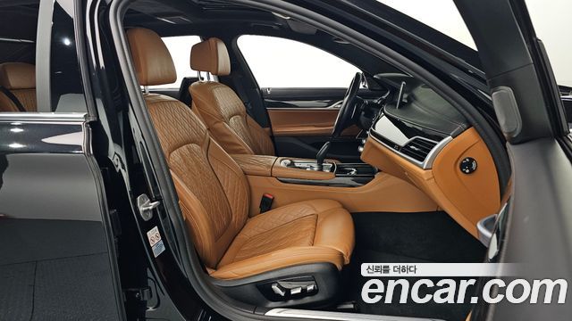 BMW 7-Series 2021 — photo 10