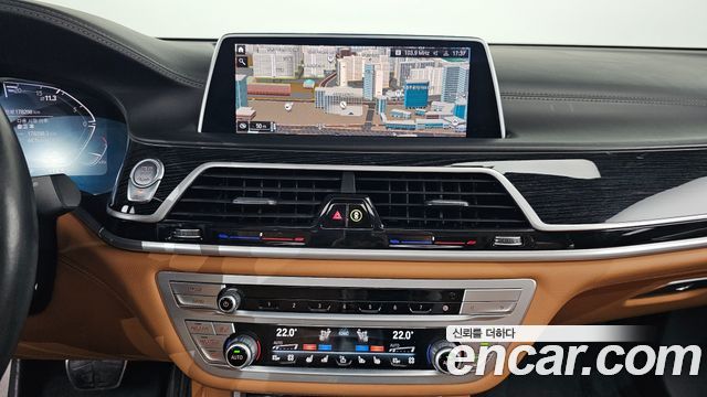 BMW 7-Series 2021 — photo 14