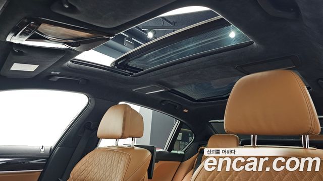 BMW 7-Series 2021 — photo 17