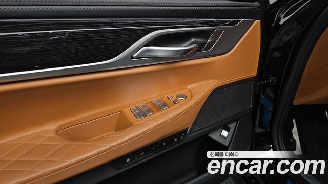 BMW 7-Series 2021 — photo 18