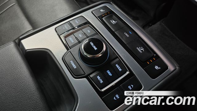 Genesis G80 2018 — photo 18