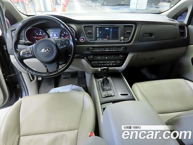 Kia Canival 2015 — photo 7