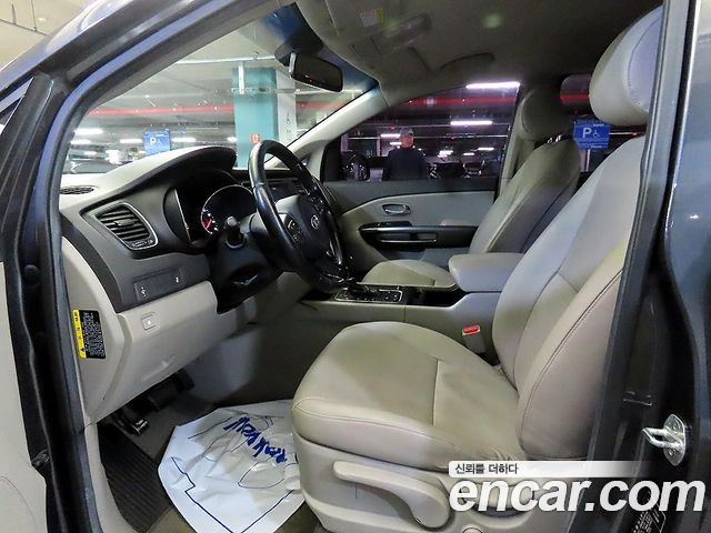 Kia Canival 2015 — photo 9