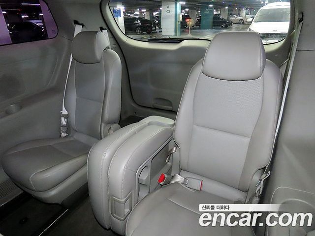 Kia Canival 2015 — photo 11
