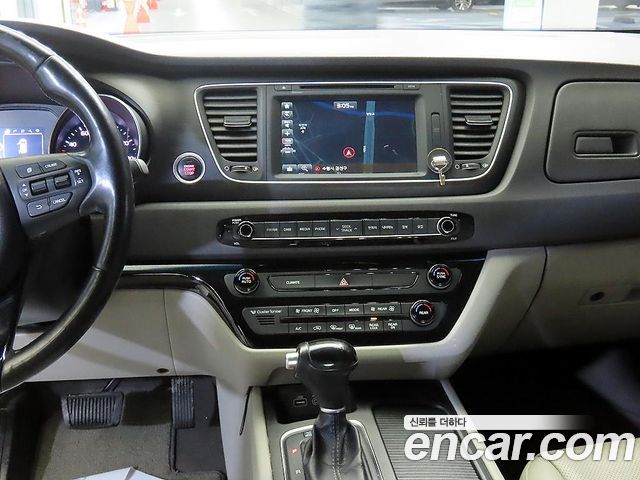 Kia Canival 2015 — photo 12