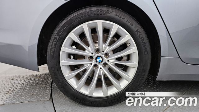 BMW 5-Series 2019 — photo 5
