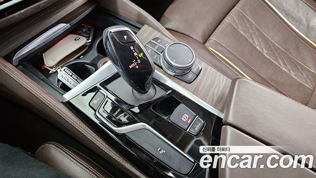 BMW 5-Series 2019 — photo 9