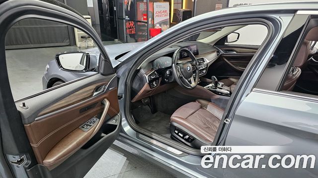 BMW 5-Series 2019 — photo 10