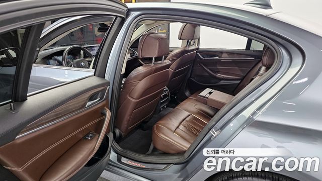 BMW 5-Series 2019 — photo 11