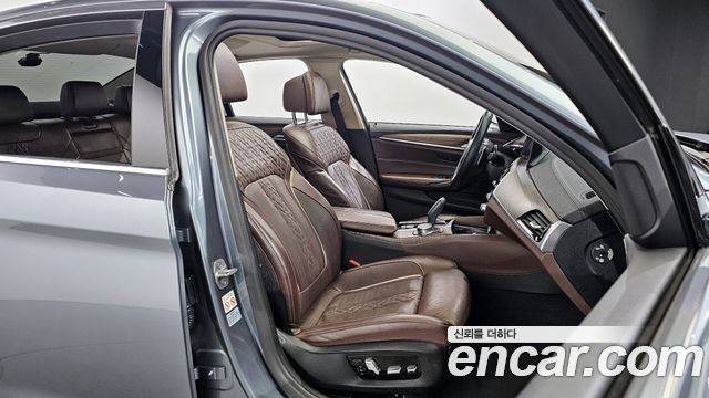 BMW 5-Series 2019 — photo 12