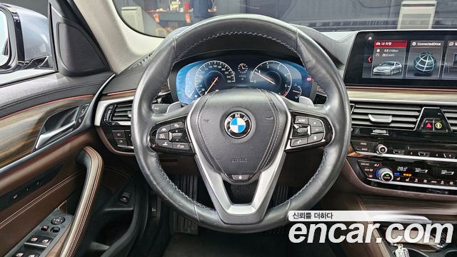 BMW 5-Series 2019 — photo 13