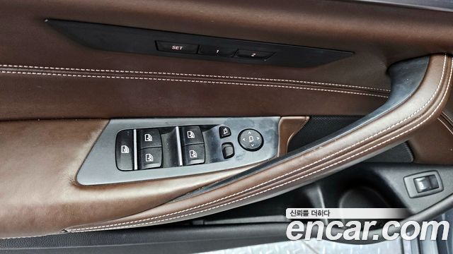BMW 5-Series 2019 — photo 14