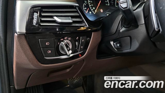 BMW 5-Series 2019 — photo 15