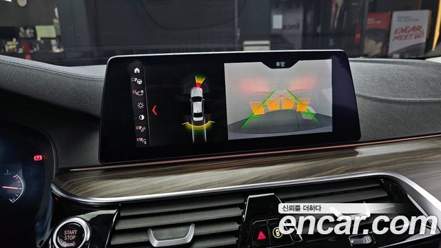 BMW 5-Series 2019 — photo 17