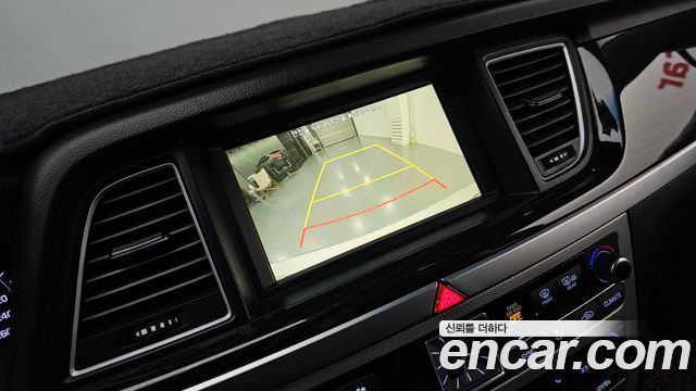 Genesis G80 2017 — photo 16