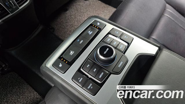 Genesis G80 2017 — photo 19