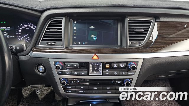 Genesis G80 2017 — photo 20
