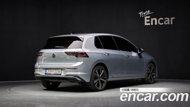 Volkswagen Golf 2025 — photo 2