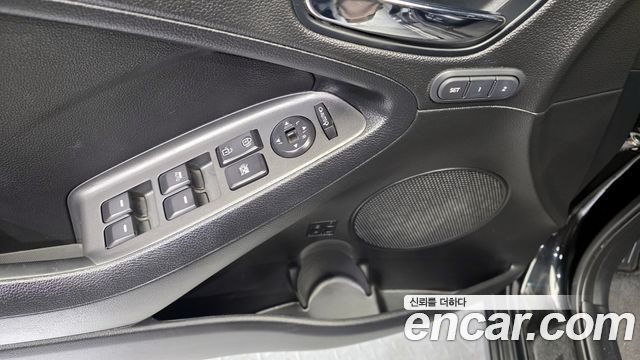 Kia K3 2014 — photo 14