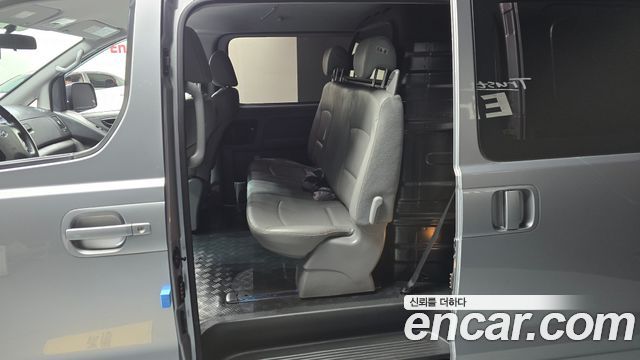 Hyundai Starex 2019 — photo 11