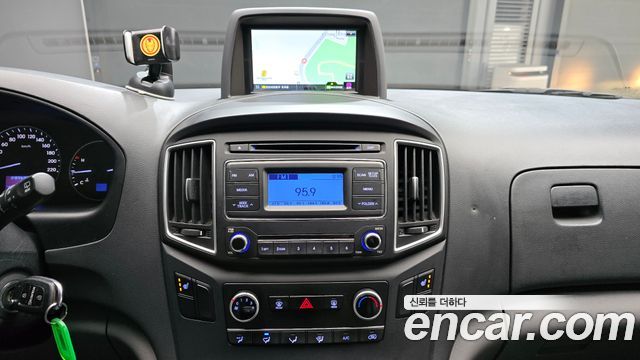 Hyundai Starex 2019 — photo 17