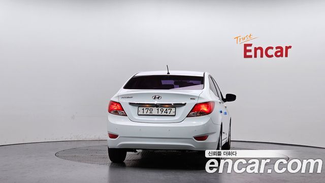 Hyundai Accent 2015 — photo 4