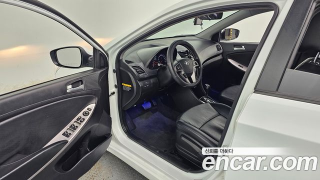 Hyundai Accent 2015 — photo 11