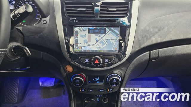 Hyundai Accent 2015 — photo 14