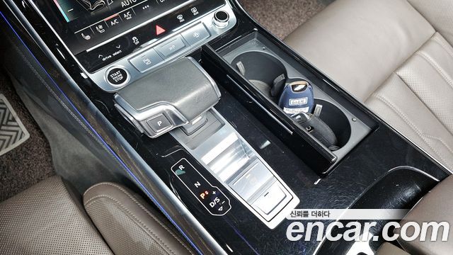 Audi A8 2021 — photo 9