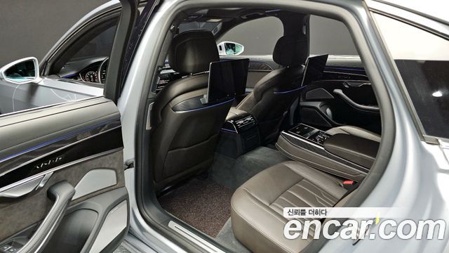 Audi A8 2021 — photo 11