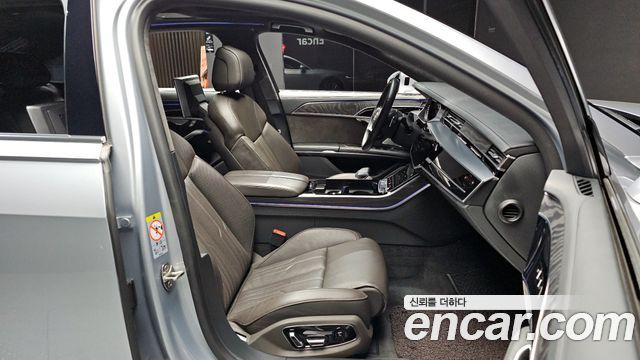 Audi A8 2021 — photo 12