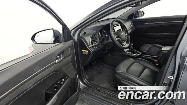 Hyundai AVANTE 2018 — photo 10