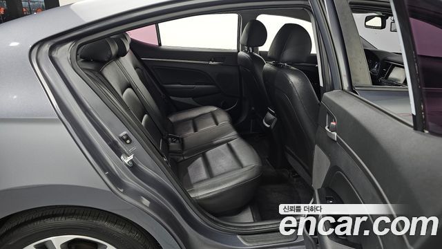 Hyundai AVANTE 2018 — photo 12