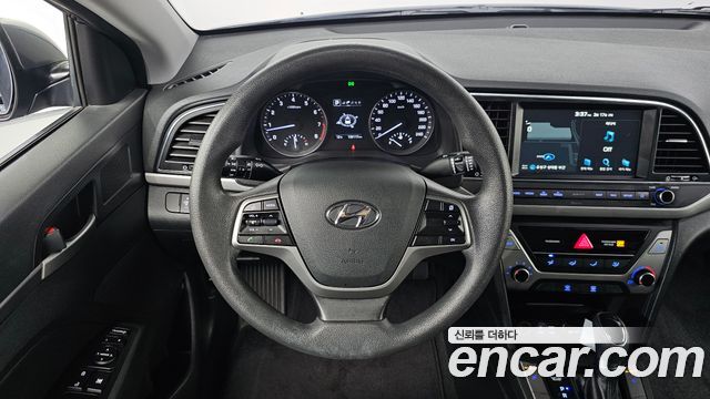Hyundai AVANTE 2018 — photo 16