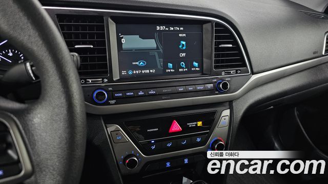 Hyundai AVANTE 2018 — photo 19