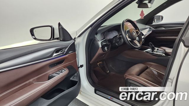 BMW Gran Turismo 2023 — photo 10