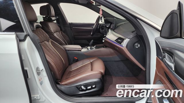BMW Gran Turismo 2023 — photo 11