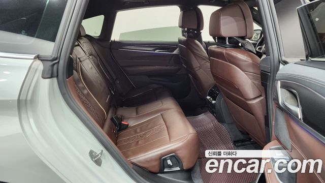 BMW Gran Turismo 2023 — photo 12