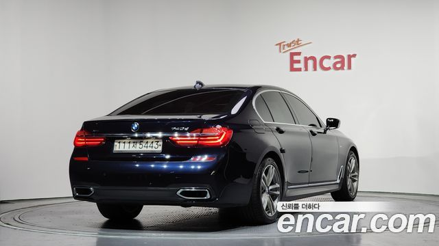 BMW 7-Series 2017 — photo 2