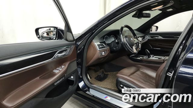 BMW 7-Series 2017 — photo 10