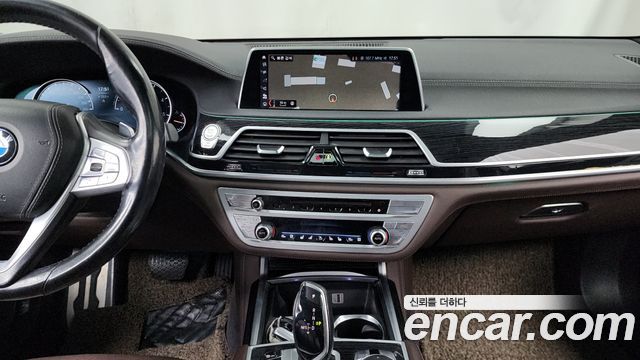 BMW 7-Series 2017 — photo 14