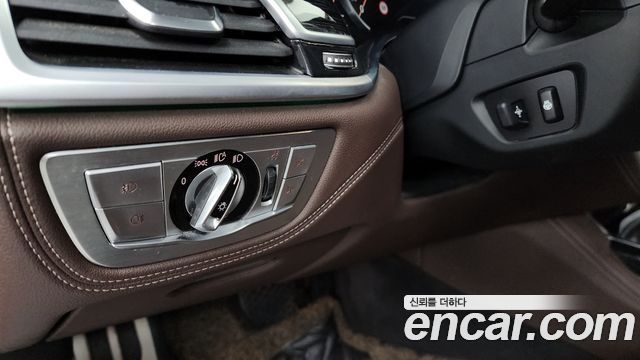BMW 7-Series 2017 — photo 16