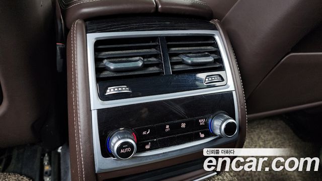 BMW 7-Series 2017 — photo 19