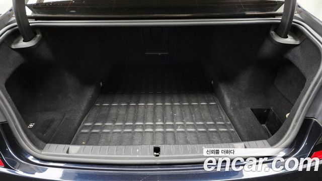 BMW 7-Series 2017 — photo 20